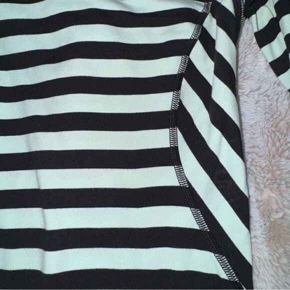 Lululemon size 8 Longsleeve Active Shirt excellent condition. - Picture 2 of 13